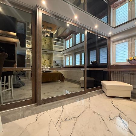 Deluxury Mirror Apartament Centrum Varšava Exteriér fotografie