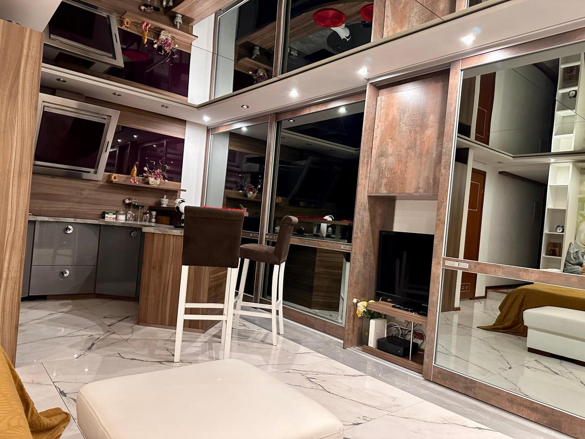 Deluxury Mirror Apartament Centrum Varšava Exteriér fotografie