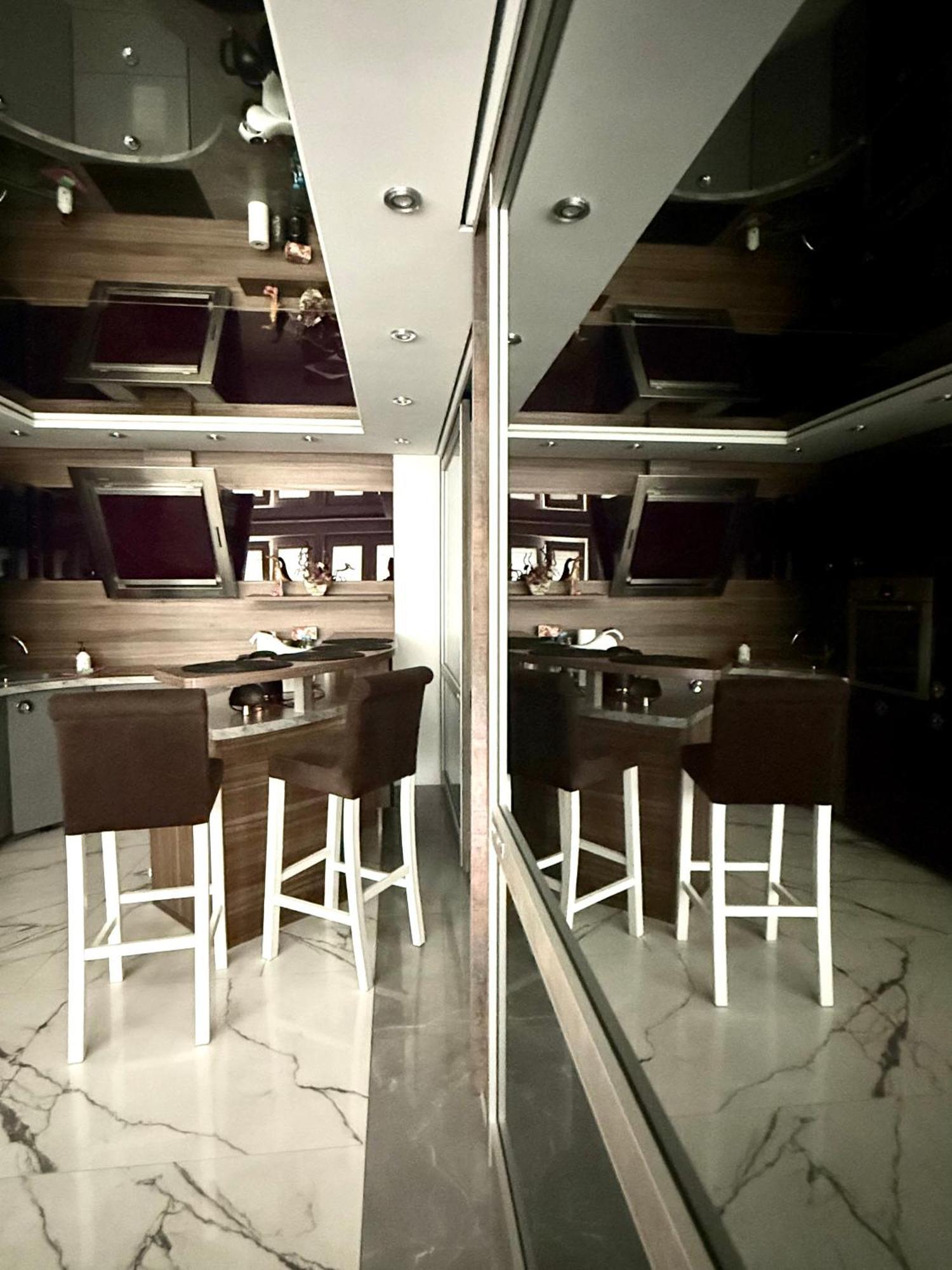 Deluxury Mirror Apartament Centrum Varšava Exteriér fotografie
